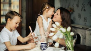 Hogyan legyél érzelmileg elérhető szülő